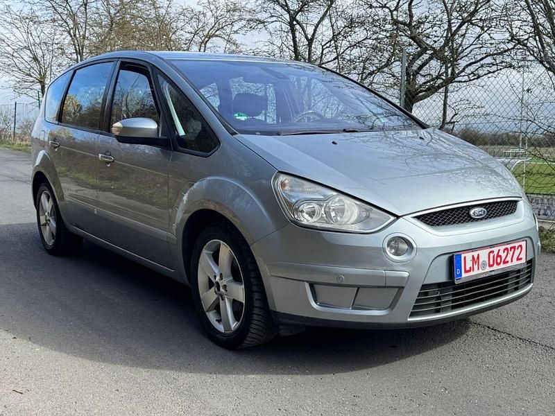 Gebraucht Ford S-MAX Titanium 145 PS (106 kW) 2009 Silber Van / Kleinbus