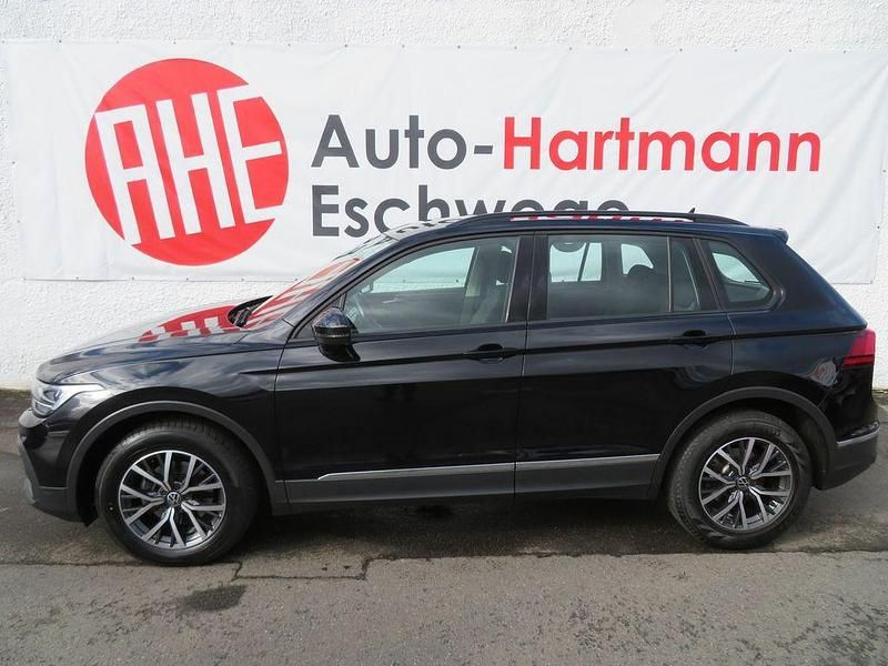 Gebraucht VW Tiguan Life 150 PS (110 kW) 2023 Deep black perleffekt SUV