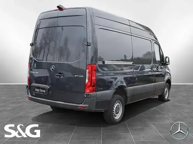 Używany Mercedes Sprinter 170 KM (125 kW) 2022 Szary Van