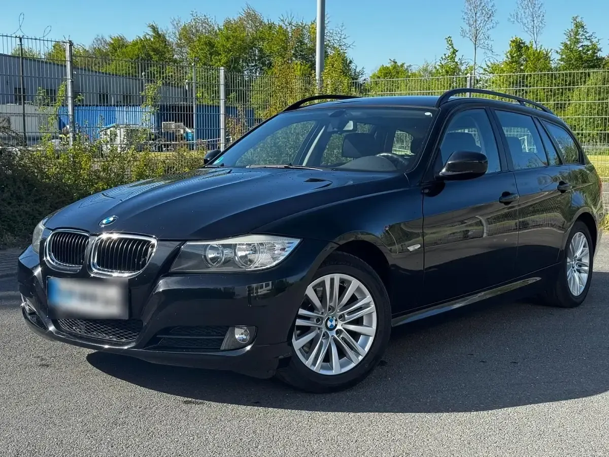 Gebraucht BMW 320 170 PS (125 kW) 2010 Schwarz Kombi