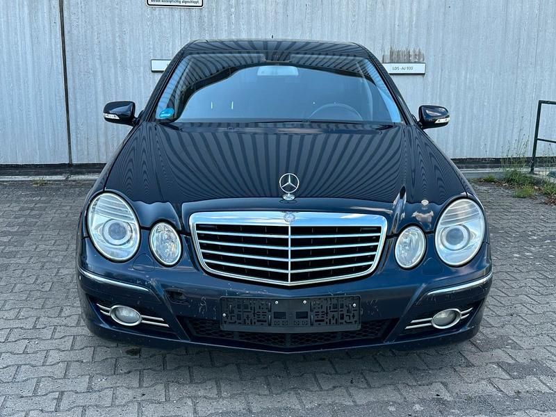 Usata Mercedes E320 224 CV (164 kW) 2006 Blu Berlina