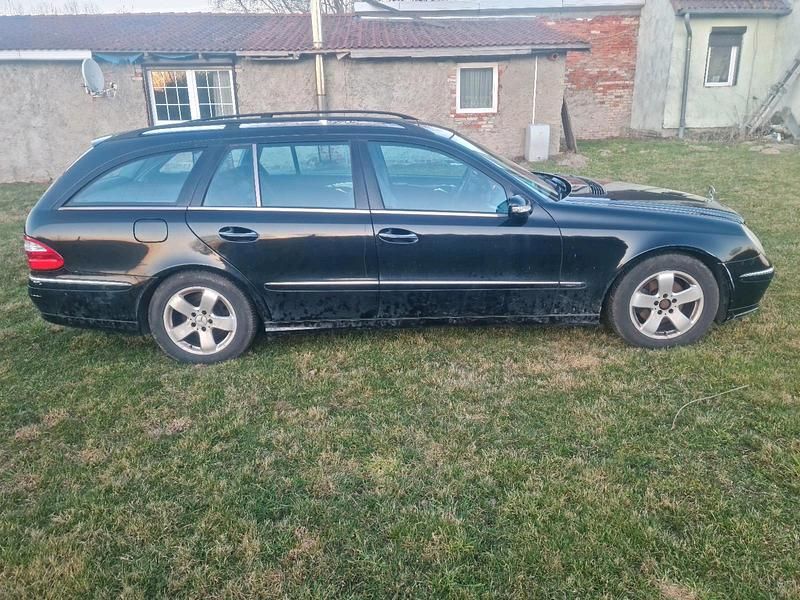 Gebraucht Mercedes E240 177 PS (130 kW) 2004 Schwarz Kombi