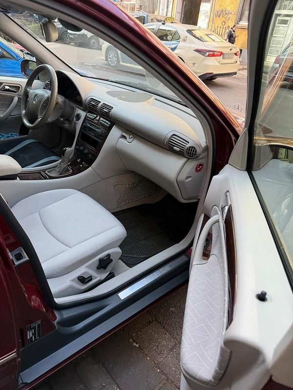 Gebraucht Mercedes 180 2000 Rot Limousine