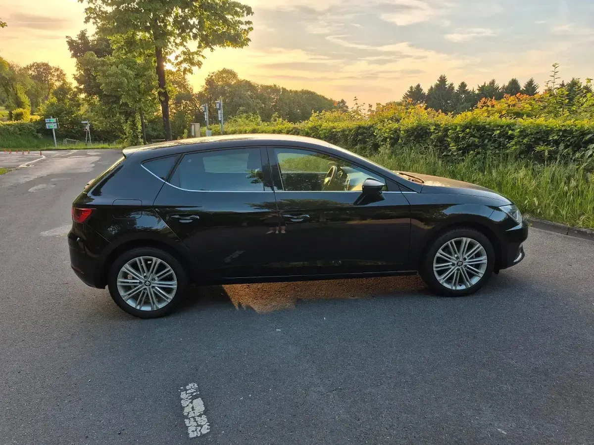 Używany Seat Leon 125 KM (91 kW) 2018 Czarny Hatchback