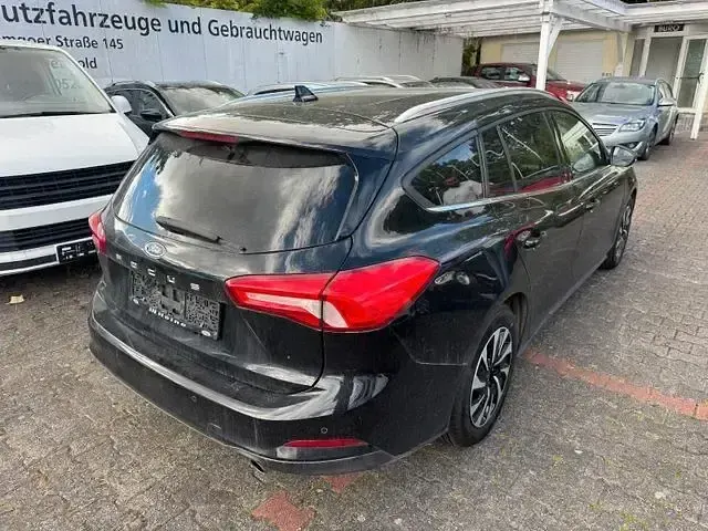 Gebraucht Ford Focus Titanium 125 PS (91 kW) 2019 Schwarz Kombi