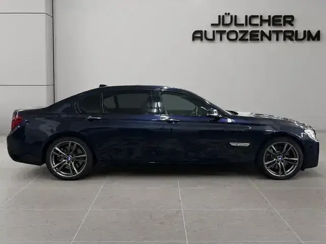 Gebraucht BMW 750L M Sport 451 PS (331 kW) 2013 Blau Limousine