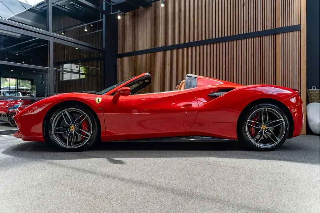 Gebraucht Ferrari 488 669 PS (492 kW) 2017 Rot Cabrio