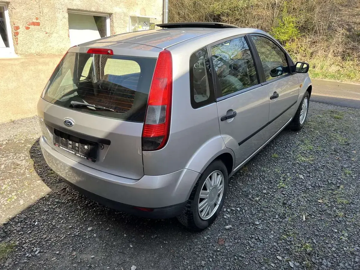 Gebraucht Ford Fiesta 80 PS (58 kW) 2002 Silber Kleinwagen