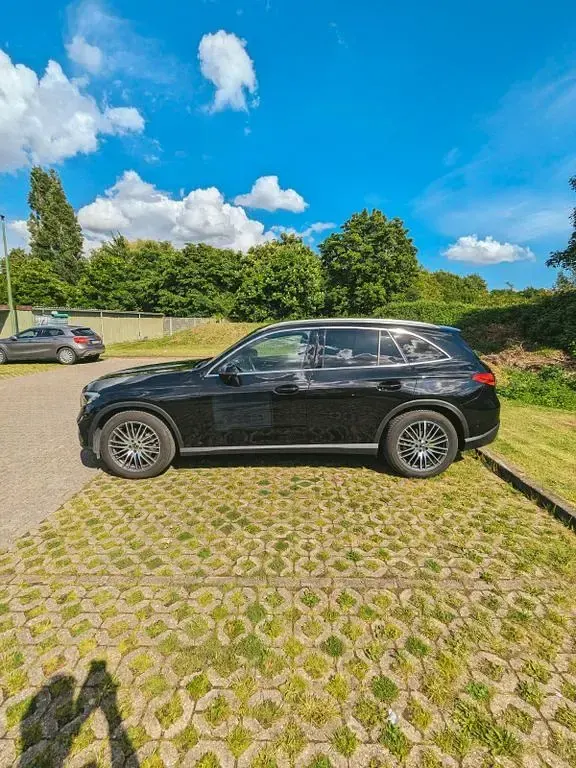 Gebraucht Mercedes GLC200 204 PS (150 kW) 2023 Schwarz SUV