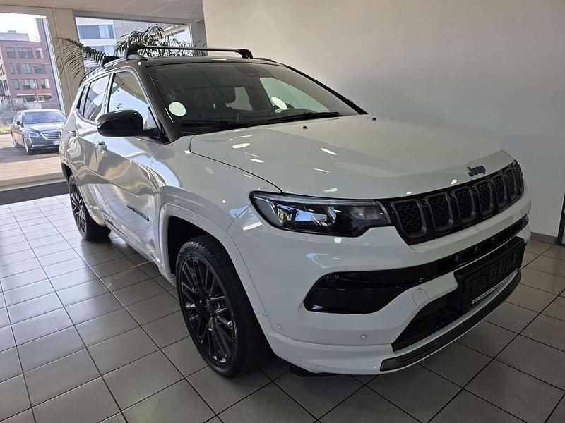 Gebraucht Jeep Compass 241 PS (177 kW) 2021 Alpine white (vr296) SUV