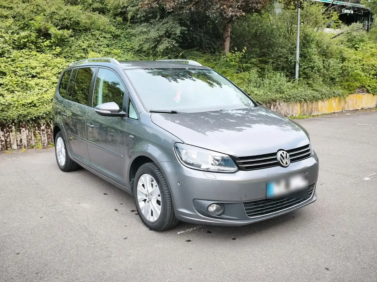 Gebraucht VW Touran Life 105 PS (77 kW) 2013 Grau Van / Kleinbus