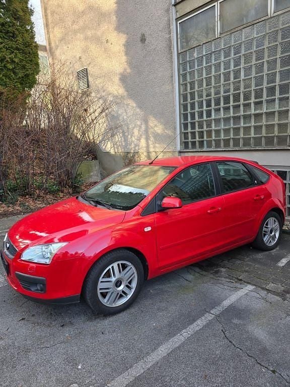 Gebraucht Ford Focus Ghia 116 PS (85 kW) 2005 Rot Limousine