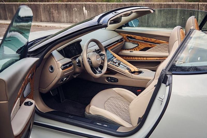 Gebraucht Aston Martin DB12 680 PS (500 kW) 2024 Grau Cabrio