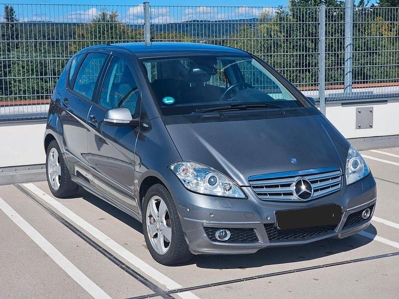 Gebraucht Mercedes A180 Avantgarde 109 PS (80 kW) 2011 Grau Van / Kleinbus