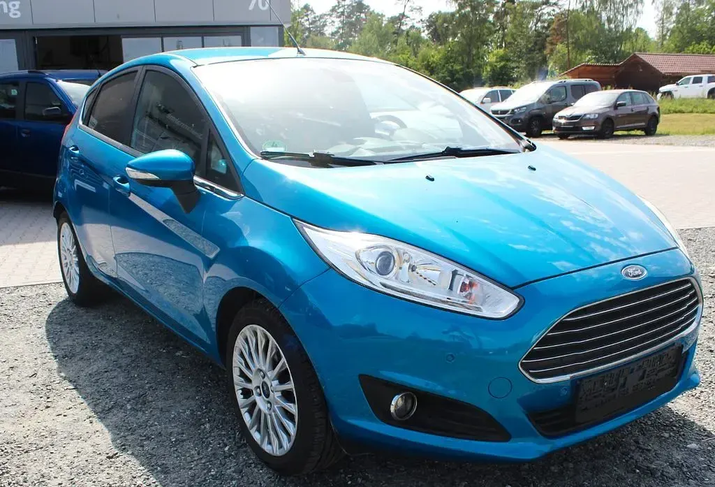 Używany Ford Fiesta Titanium 101 KM (74 kW) 2013 Niebieski Sedan/Limuzyna