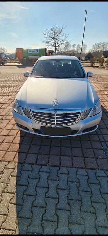 Gebraucht Mercedes E220 Avantgarde 170 PS (125 kW) 2009 Grau Limousine