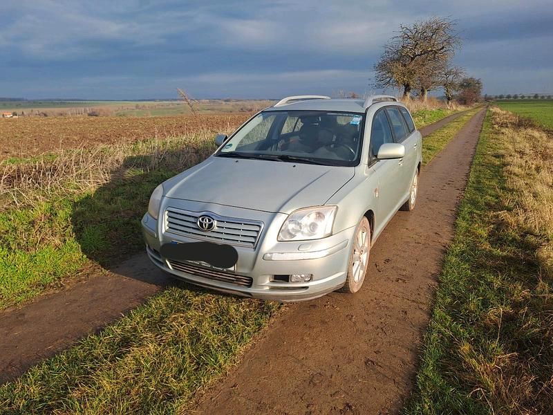 Gebraucht Toyota Avensis 116 PS (85 kW) 2004 Silber Kombi