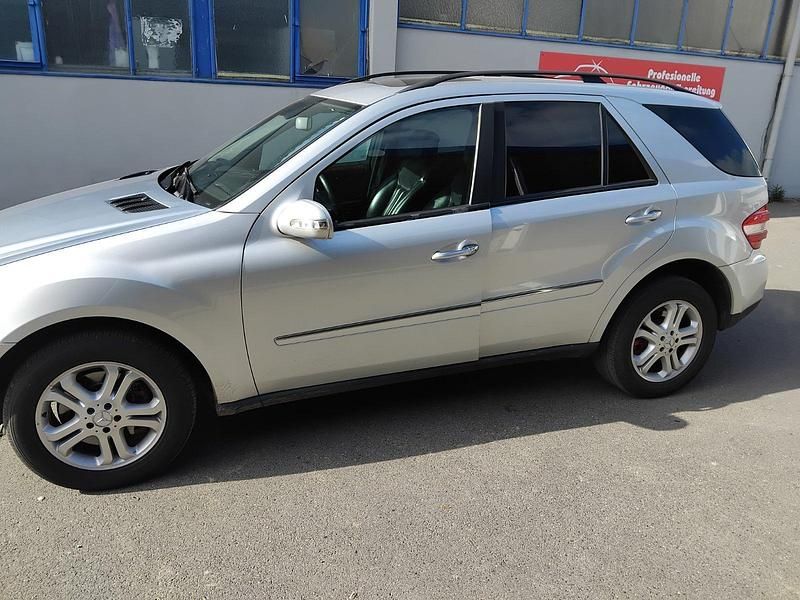 Silber Gebraucht 2006 Mercedes ML420 SUV | 5.900 € - Bild 1/4