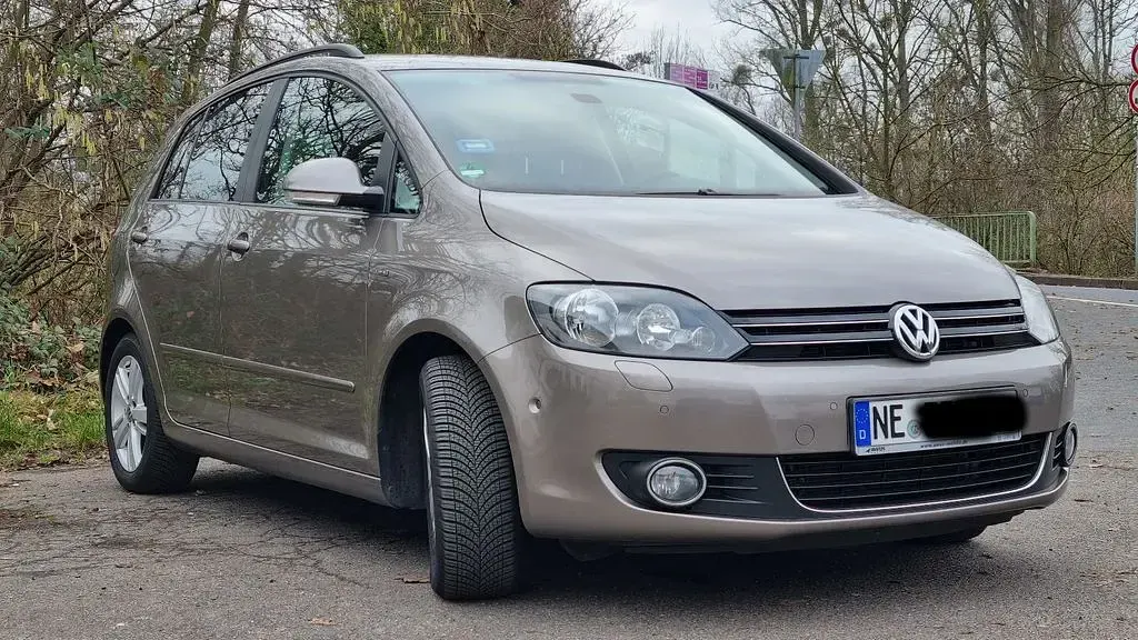 Gebraucht VW Golf Plus Life 122 PS (89 kW) 2013 Braun Van / Kleinbus