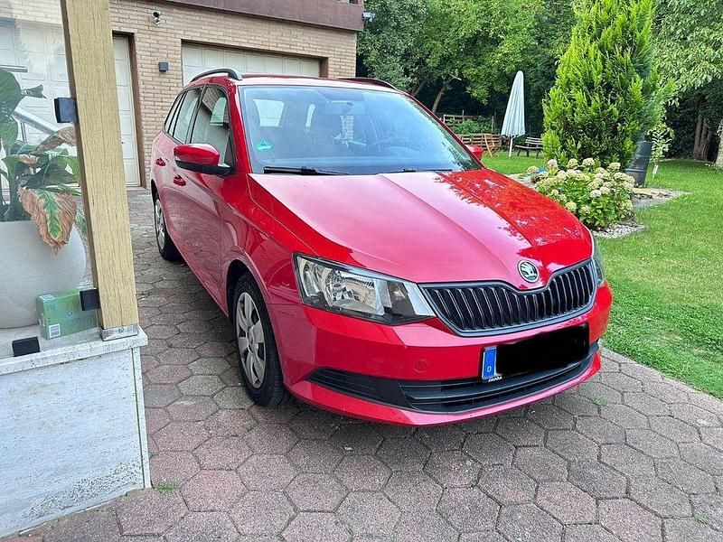 Rot Gebraucht 2018 Skoda Fabia Cool Plus Limousine | 5.800 € (Superpreis) - Bild 1/4