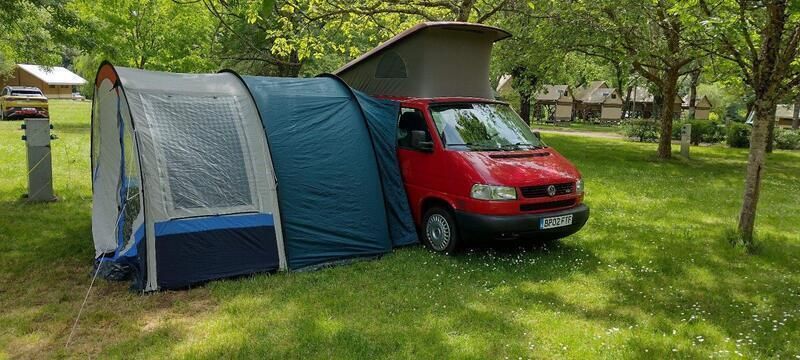 Rot Gebraucht 2002 VW Multivan Van / Kleinbus | 9.800 € - Bild 1/4