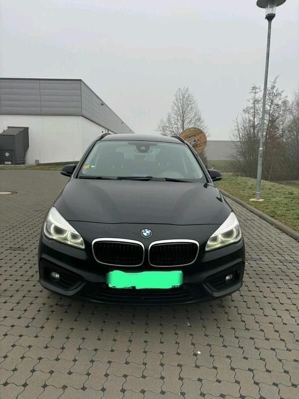 Schwarz Gebraucht 2015 BMW 218 Van / Kleinbus | 8.500 € (Fairer Preis) - Bild 1/4