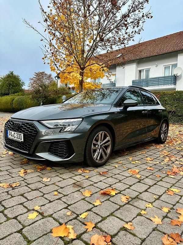 Grau Gebraucht 2022 Audi A3 S-Line Kombi | 27.500 € (Fairer Preis) - Bild 1/4