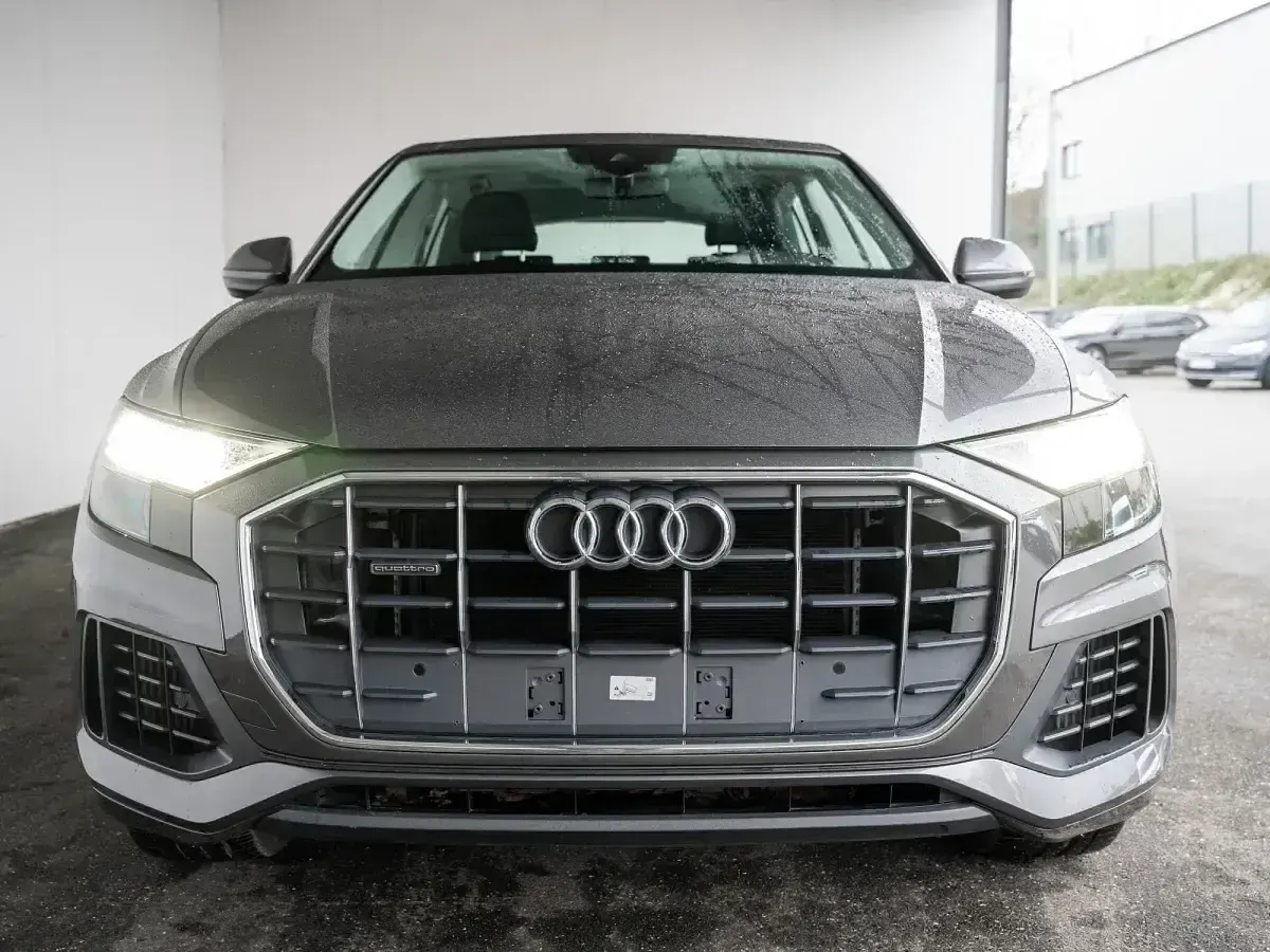 Gebraucht Audi Q8 Basis 381 PS (280 kW) 2021 Grau SUV