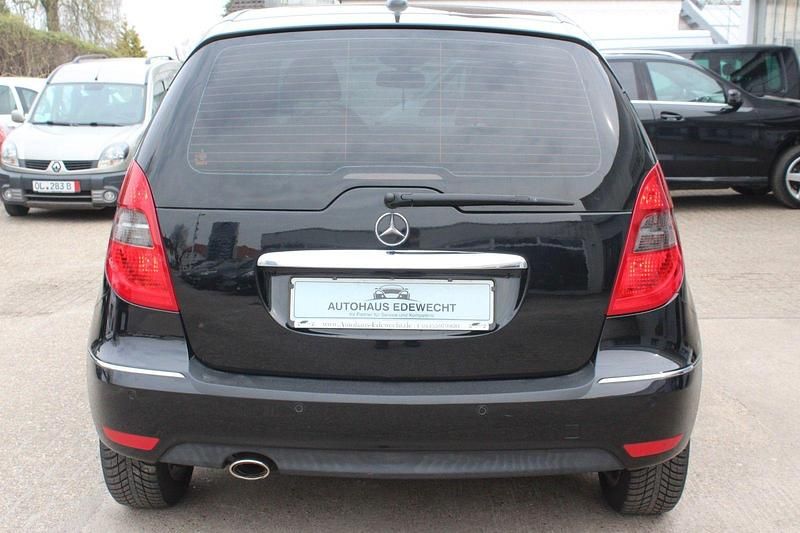 Gebraucht Mercedes A200 Avantgarde 140 PS (102 kW) 2012 Schwarz Kleinwagen