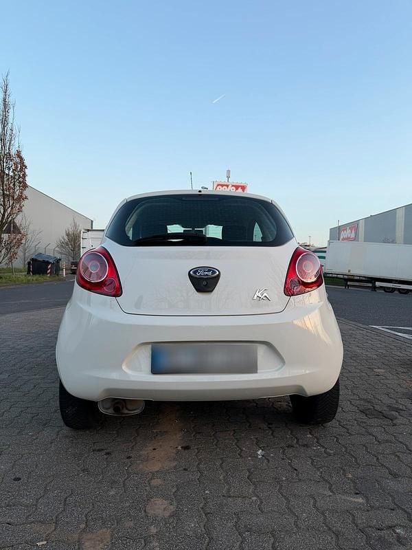 Gebraucht Ford Ka 69 PS (50 kW) 2015 Weiß Kleinwagen