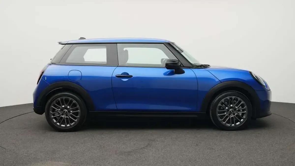 Second-hand Mini Cooper S Classic 204 CP (150 kW) 2025 Albastru Hatchback