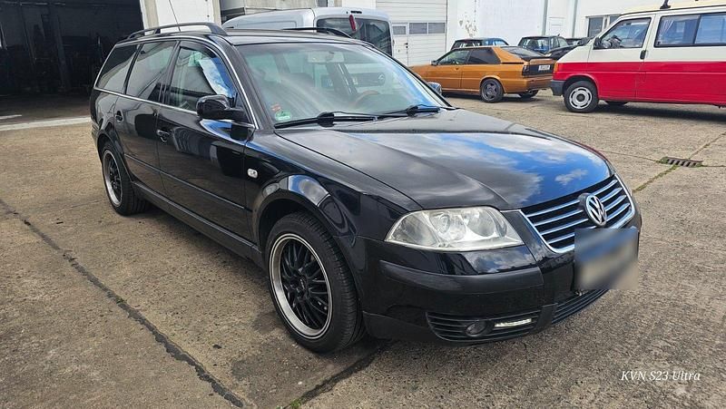 Schwarz Gebraucht 2001 VW Passat Kombi | 1.500 € - Bild 1/4