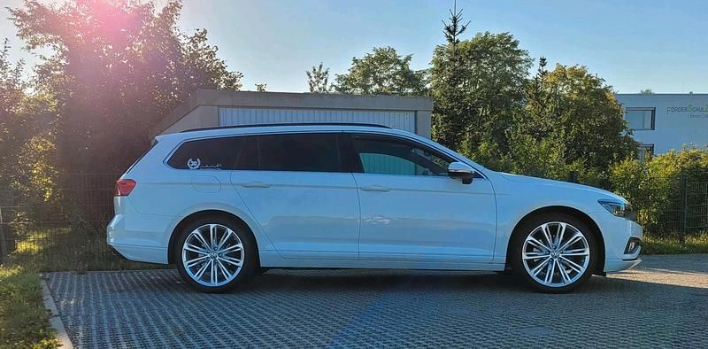 Gebraucht VW Passat 150 PS (110 kW) 2020 Weiß Kombi