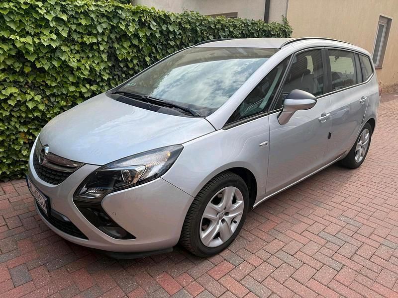 Silber Gebraucht 2016 Opel Zafira Van / Kleinbus | 9.800 € (Guter Preis) - Bild 1/4