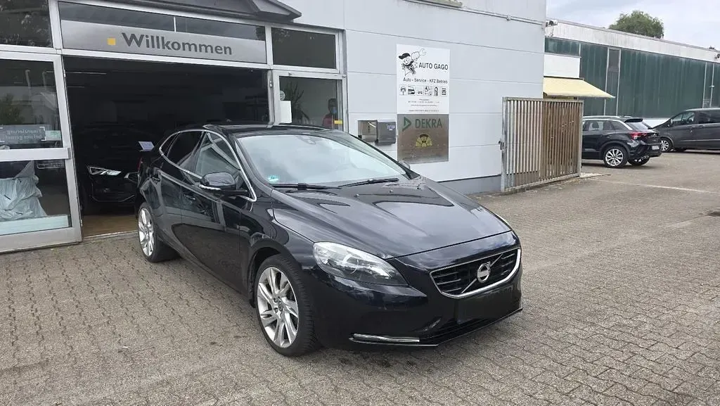 Gebraucht Volvo V40 Summum 150 PS (110 kW) 2012 Schwarz Kleinwagen