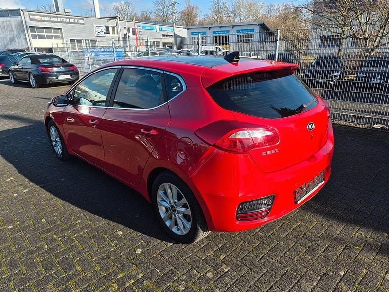 Gebraucht Kia Ceed 135 PS (99 kW) 2017 Rot Kleinwagen