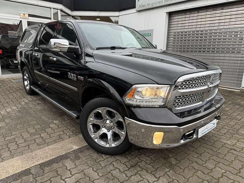 Mitternachtsschwarzmet. Gebraucht 2017 Dodge Ram Abholung | 29.990 € (Guter Preis) - Bild 1/4
