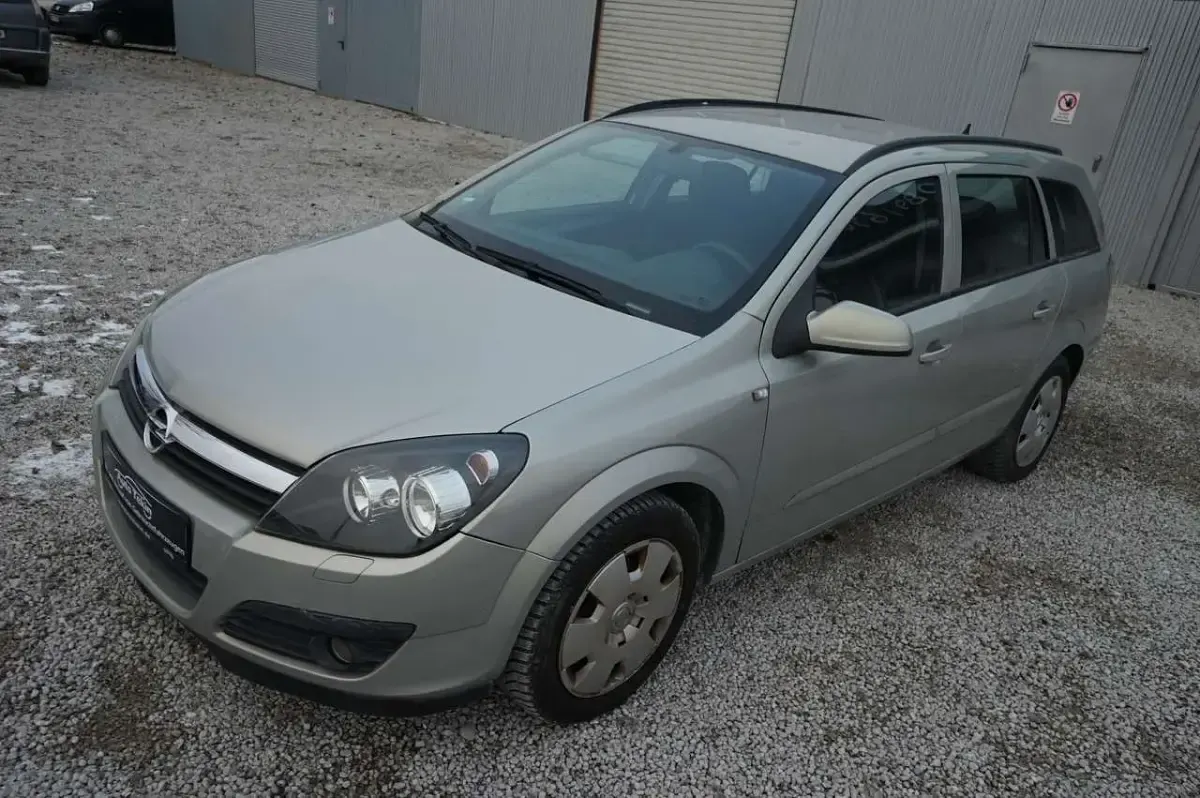 Gebraucht Opel Astra Edition 105 PS (77 kW) 2005 Pannacotta m2 Kombi