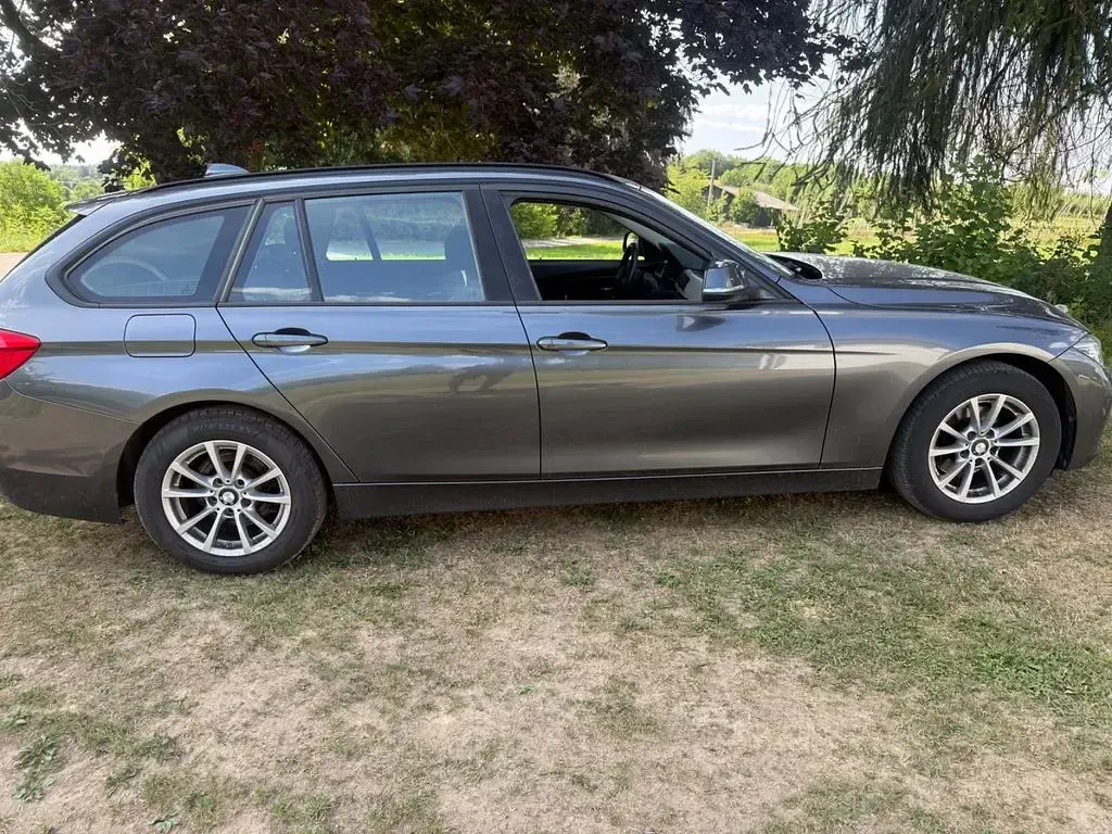 Gebraucht BMW 318 150 PS (110 kW) 2017 Grau Kombi