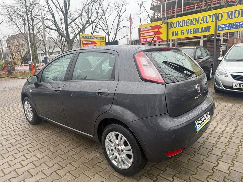 Gebraucht Fiat Punto More 69 PS (50 kW) 2012 Antressit grau Kleinwagen