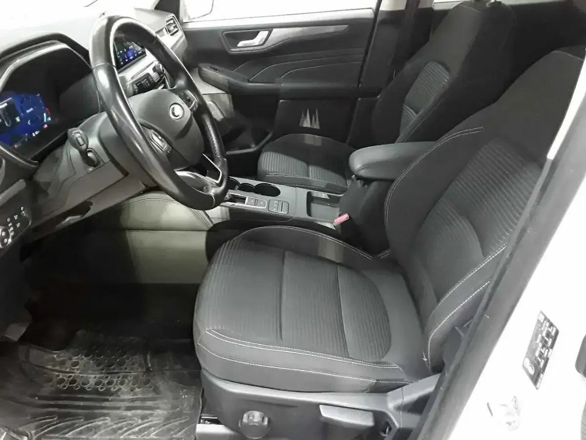 Używany Ford Kuga Titanium 190 KM (139 kW) 2021 Biały SUV