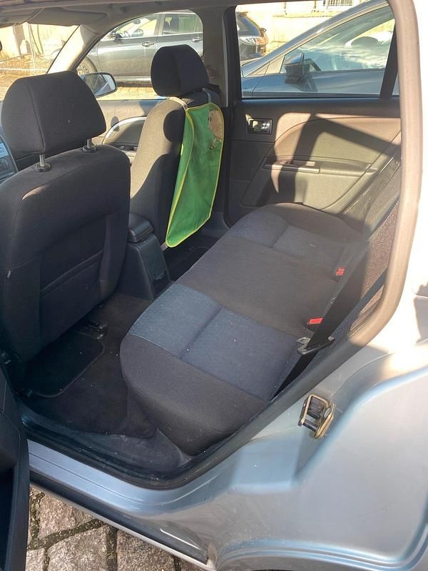 Gebraucht Ford Mondeo 125 PS (91 kW) 2006 Silber Kombi