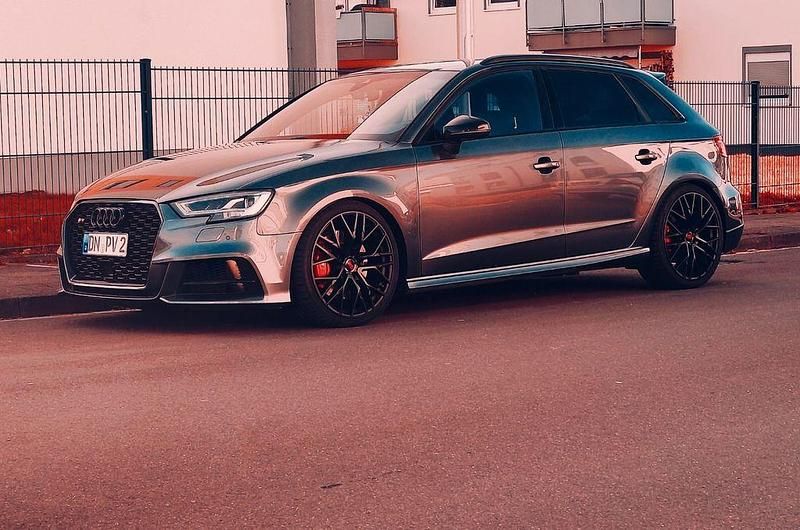 Grau Gebraucht 2019 Audi S3 Ambiente Limousine | 32.000 € (Guter Preis) - Bild 1/4