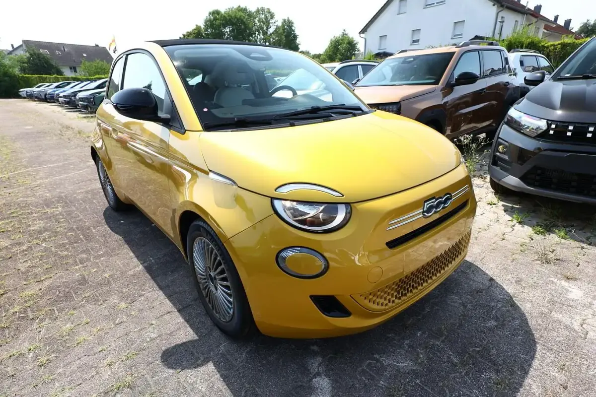 Neu Fiat 500C Icon 65 PS (47 kW) 2026 Sun of italy gelb metallic Cabrio