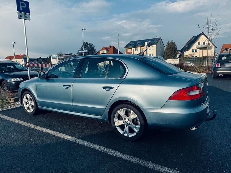 Gebraucht Skoda Superb 160 PS (117 kW) 2008 Blau Limousine