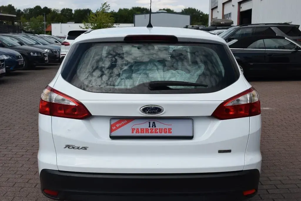 Gebraucht Ford Focus Trend 95 PS (69 kW) 2012 Weiß Limousine