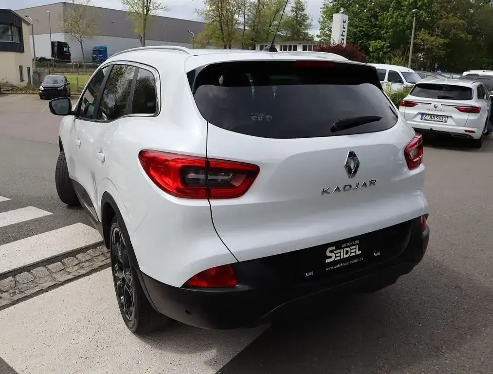 Gebraucht Renault Kadjar Crossborder 131 PS (96 kW) 2017 Perlmuttweiß qnc+schwarz gne SUV