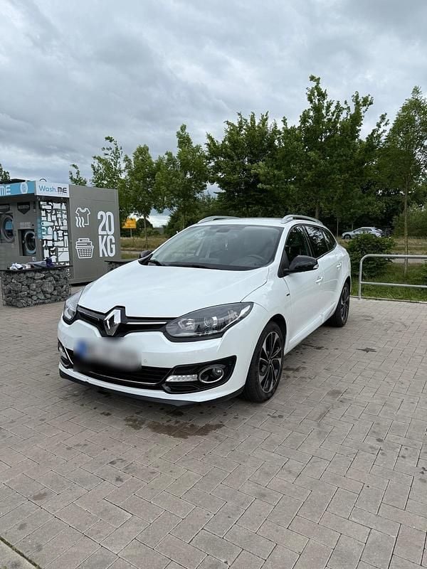 Weiß Gebraucht 2016 Renault Mégane GrandTour Bose Edition Kombi | 9.500 € (Guter Preis) - Bild 1/4