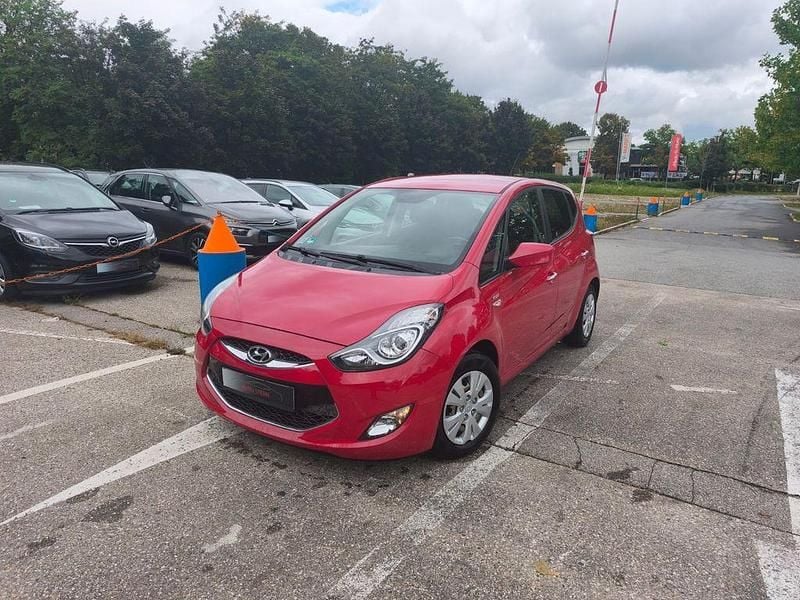 Gebraucht Hyundai ix20 116 PS (85 kW) 2015 Rot Kleinwagen