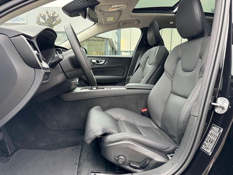 Gebraucht Volvo V60 Plus 197 PS (144 kW) 2025 Schwarz Kombi